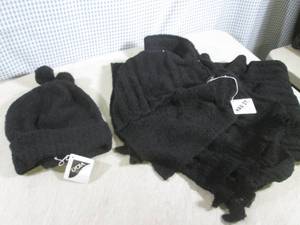 lot 297 image: (BSB) Winter Hat and Scarf Set...