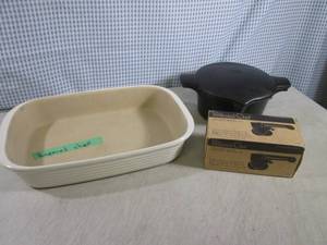 lot 303 image: (RM2) Pampered Chef Bake Dish - Str...