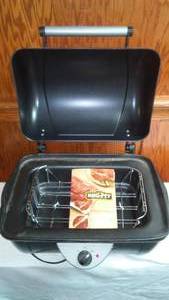 lot 30 image: Electric BBQ Pit. Removable Liner, Like New.
