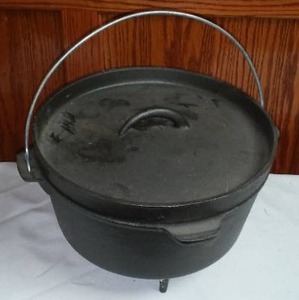 lot 49 image: 10 Inch Cast Iron Cooking Pot NEW