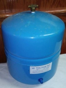 lot 51 image: Water Storage or Pressure Tank, Approx 4 Gal.