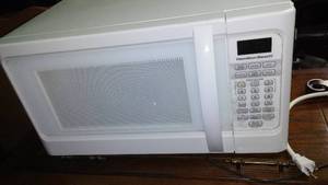 lot 56 image: Full Size Microwave, Hamilton Beach.