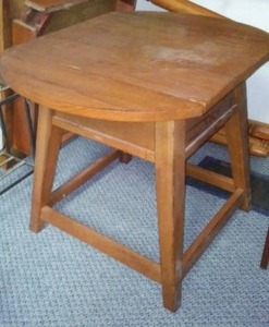 lot 57 image: Broyhill Attic Heirlooms Side Table.