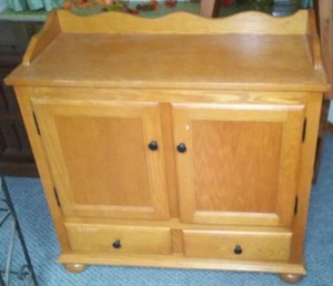 lot 61 image: Oak Buffet Sideboard  Good Condition