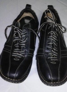 lot 117 image: Born Mens Casual Shoes.