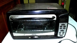 lot 124 image: Ultrex Countertop Toaster Oven -Used.