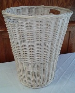 lot 135 image: White Wicker Basket.