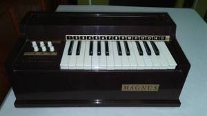 lot 148 image: Magnus Electric Chord Organ - Works Great, Christmas Fun