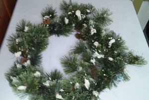 lot 170 image: Gorgeous Artificial Wreath.
