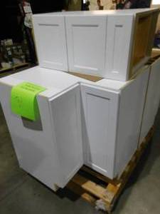 lot 31 image: KITCHEN CABINET LOT OF 3 - WHITE