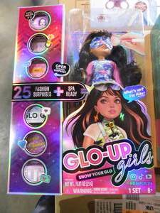 lot 116 image: (6) Glo-Up Girls Alex Fashion Doll