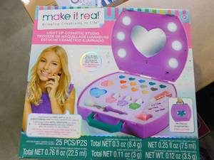 lot 118 image: (12) Make It Real Light Up Cosmetic Studio