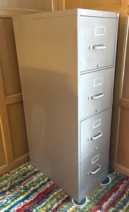 lot 89 image: Hon Metal 4 Drawer File Cabinet with Key