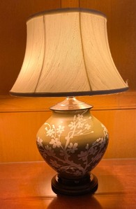 lot 87 image: Lovely Vintage Table Lamp