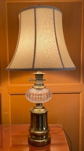lot 94 image: Vintage Brass and Crystal Table Lamp