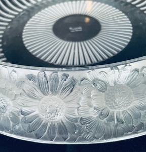 lot 15A image: Stunning Lalique of France Deep Platter