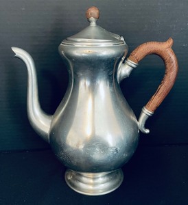 lot 156 image: Royal Holland Pewter Daalderop of Holland Coffee and Tea Service
