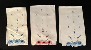 lot 177 image: Variety of Vintage Linens