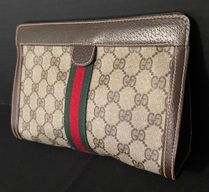 lot 179 image: Vintage Gucci Clutch