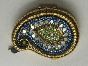 lot 138 image: Este Lauder Bedazzled Paisley Shaped Compact - Este Lauder Jeweled Paisley Lucidity Compact