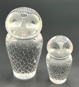 lot 73 image: Two Kosta Boda Owl Figurines by Vicke Lindstrand