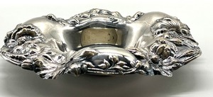 lot 68 image: Beautiful Vintage Reed and Barton Silver Plate Decorative Bowl