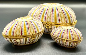lot 1 image: Set of Vintage Three Elegant Porcelain Limoges Floral Egg Trinket Boxes
