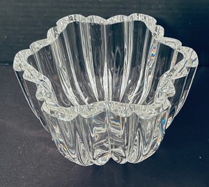 lot 92 image: Stunning Kosta Boda Crystal Bowl