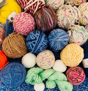 lot 316 image: Yarn Yarn Yarn