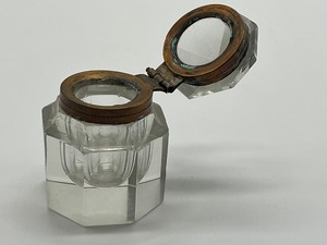 lot 246 image: Vintage Glass Inkwell