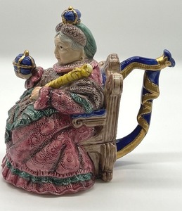 lot 245 image: Fitz and Floyd Important Women Series Queen Victoria Teapot