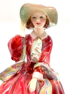 lot 243 image: Royal Doulton Figurine Top O The Hill