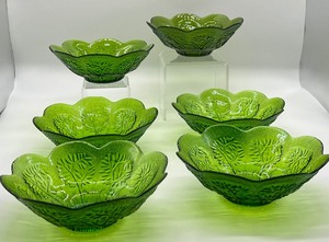 lot 227 image: Set of Six Vintage Vibrant Emerald Green Beautiful Vintage Bowls
