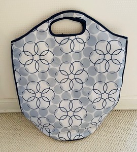 lot 366 image: Terrific Totes and Organizers