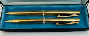 lot 372 image: Sheaffer Pens with Case