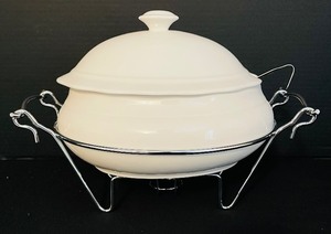 lot 379 image: Godinger Silver Art Company 2 qt Porcelain Soup Tureen with Silver Finished Rack and Ladle