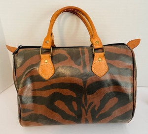 lot 374 image: Handbag and Pouch by Its In The Bag and Sunglasses by Evoluzione of Italy