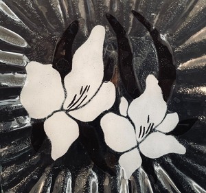 lot 387 image: Delightful Decorative Glass Plate