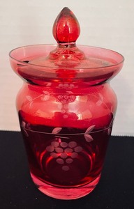 lot 390 image: Radiant Red Vintage Finds