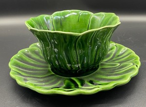 lot 414 image: Pretty Pottery Grouping