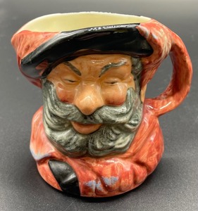 lot 395 image: Trio of Miniature Toby Mugs