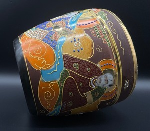 lot 402 image: Vintage Hand Painted Japanese Satsuma Porcelain Planter