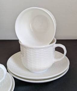 lot 259 image: Wedgwood Nantucket TeacupSaucer Set