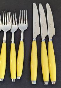 lot 269 image: Vintage Fiesta Yellow Flatware