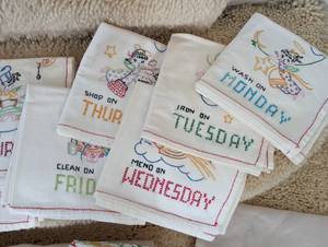lot 292 image: Assorted Vintage Linens