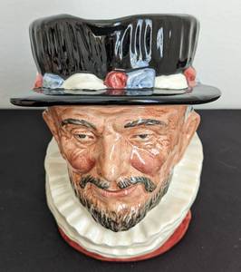 lot 424 image: Pair of Royal Doulton Mugs
