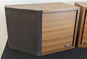 lot 433 image: Pair of Bose Bookshelf Speakers
