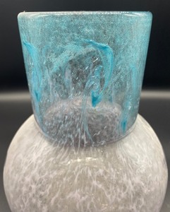 lot 453 image: Fantastic Art Glass Vase