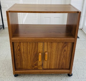 lot 462 image: Sauder Cabinet on Casters