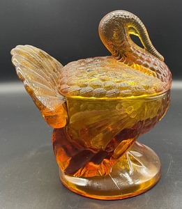 lot 467 image: Gorgeous Amber Glass Grouping